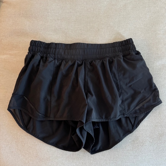 Lululemon Hotty Hot Short II *2.5" - Picture 1 of 2